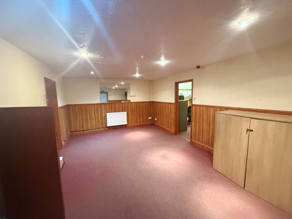 Lot: 59 - FORMER BAPTIST CHURCH WITH POTENTIAL - Room 2